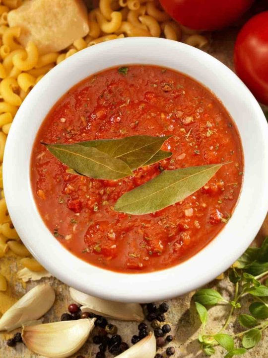 How Do You Use The Bay Leaf In Spaghetti Sauce