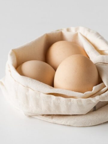 Can Out Of Date Eggs Make You Sick? (Avoid Salmonella)